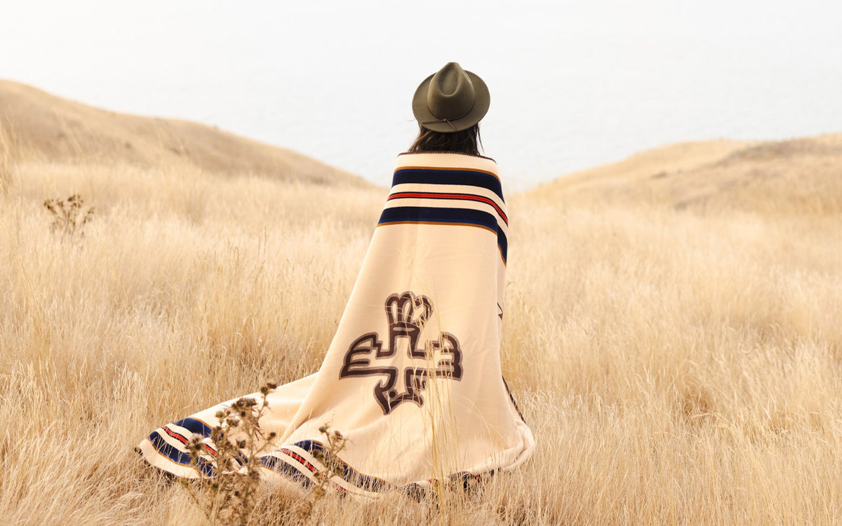 Snuggle, Savor, and Celebrate The Perfect Thanksgiving Blanket Awaits