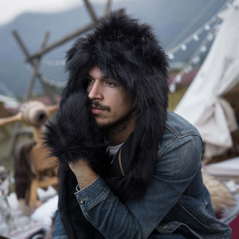 The best faux fur hood with luxurious black material is suitable for keeping warm. It's easy to clean and extremely soft.