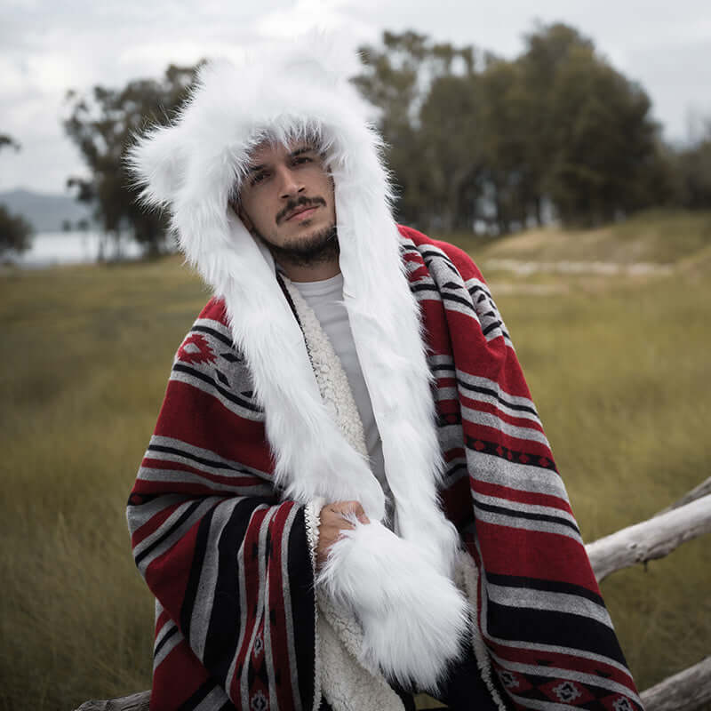 The model is wearing a white faux fur hood with a scarf and gloves, which is cute and suitable for cosplay.