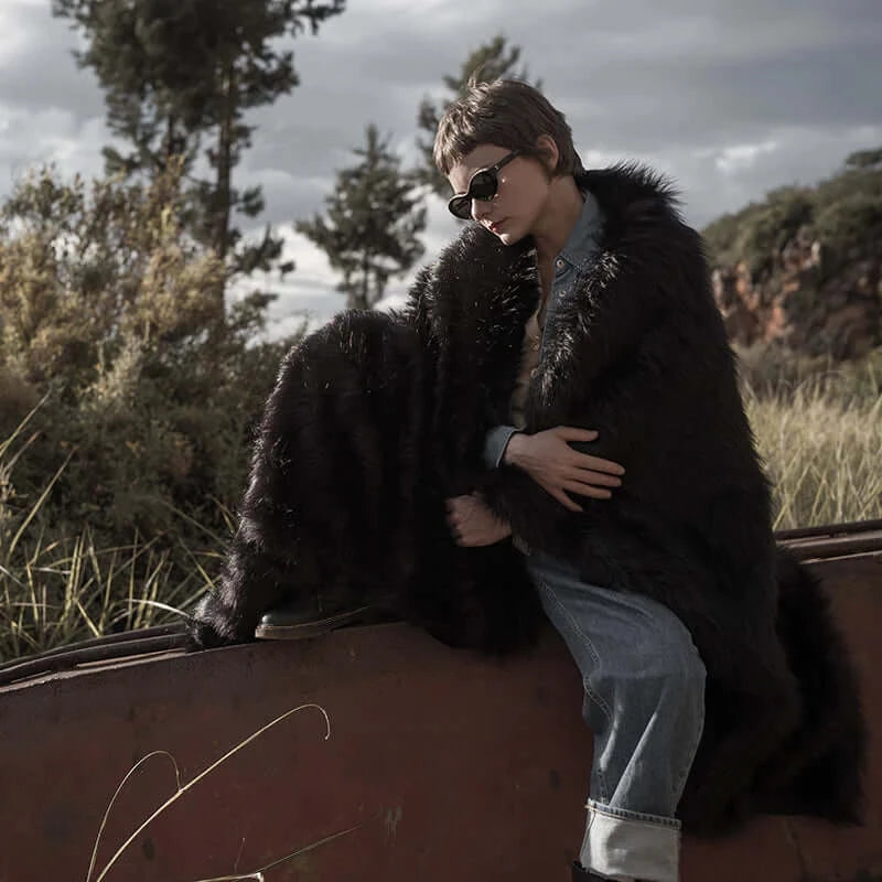 The black faux fur blanket is great for both decoration and keeping warm. It's easy to wash and extremely soft.