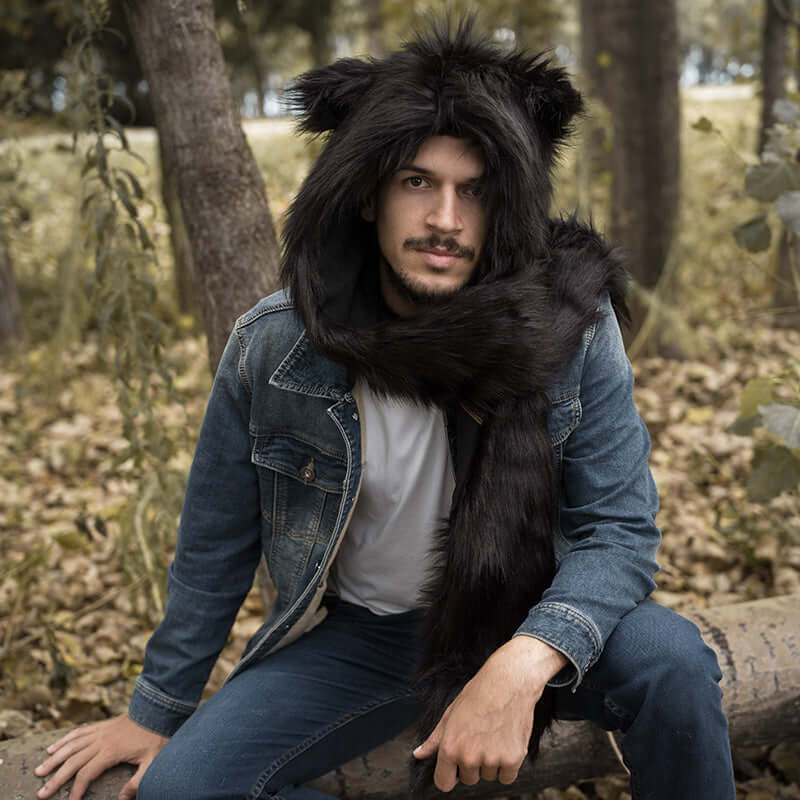The black faux fur hood with black panther ears has unbelievable soft material and 100% cruelty-free luxurious fur.