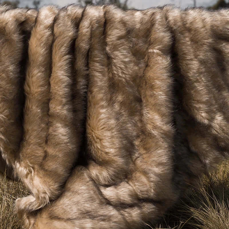 The best faux fur blanket with luxurious golden material and velvet lining is suitable for both decoration and keeping warm.